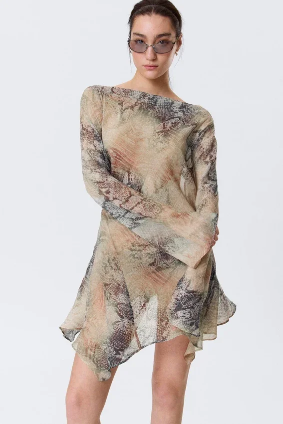 Langärmliges, asymmetrisches Satin-Minikleid – Beige – Schlangenhautmuster Langärmliges, asymmetrisches Satin-Minikleid – Beige – Schlangenhautmuster