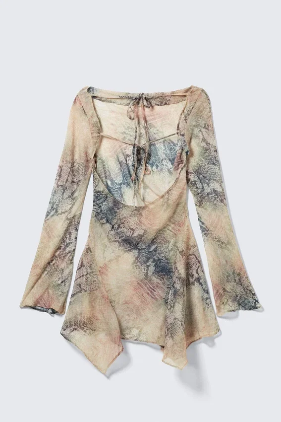 Langärmliges, asymmetrisches Satin-Minikleid – Beige – Schlangenhautmuster Langärmliges, asymmetrisches Satin-Minikleid – Beige – Schlangenhautmuster