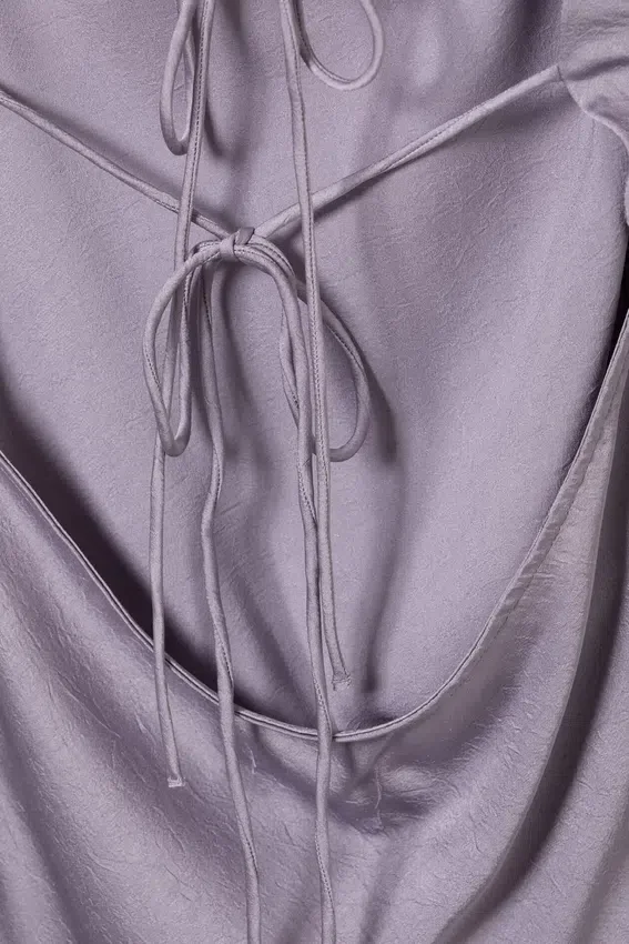 Langärmliges, asymmetrisches Satin-Minikleid – Flieder Langärmliges, asymmetrisches Satin-Minikleid – Flieder