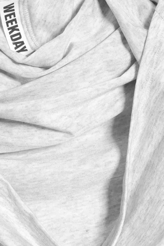Langärmliges Minikleid mit Kapuze – Grau meliert Langärmliges Minikleid mit Kapuze – Grau meliert