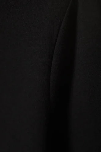 Langärmliges Minikleid – Schwarz