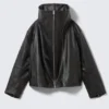 Lederjacke mit hohem Kragen – Schwarz Lederjacke mit hohem Kragen – Schwarz