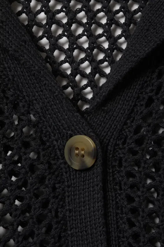Locker gestrickte Strickjacke mit Knöpfen – Schwarz Locker gestrickte Strickjacke mit Knöpfen – Schwarz
