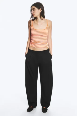 Locker sitzende Barrel-Hose mit geradem Bein – Schwarz