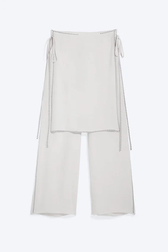 Locker sitzende Hose mit Nieten und mittlerer Leibhöhe – Off-White Locker sitzende Hose mit Nieten und mittlerer Leibhöhe – Off-White