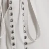 Locker sitzende Hose mit Nieten und mittlerer Leibhöhe – Off-White Locker sitzende Hose mit Nieten und mittlerer Leibhöhe – Off-White