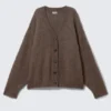 Locker sitzende Strickjacke mit V-Ausschnitt aus Mohairmischung – Dunkelbraun meliert Locker sitzende Strickjacke mit V-Ausschnitt aus Mohairmischung – Dunkelbraun meliert