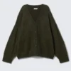 Locker sitzende Strickjacke mit V-Ausschnitt aus Mohairmischung – Dunkelgrün Locker sitzende Strickjacke mit V-Ausschnitt aus Mohairmischung – Dunkelgrün