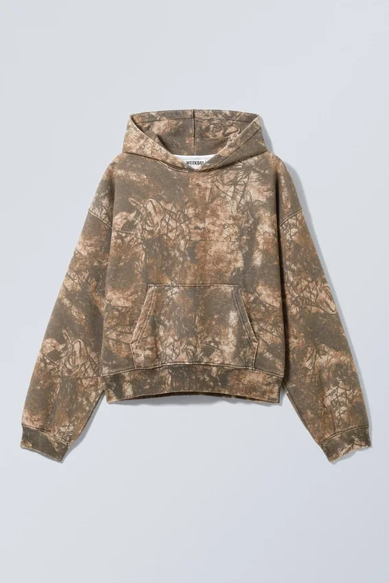 Locker sitzender bedruckter Kapuzenpullover – Khaki – Woodland Locker sitzender bedruckter Kapuzenpullover – Khaki – Woodland