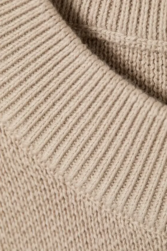 Locker sitzender, kastenförmiger Strickpullover – Beige Locker sitzender, kastenförmiger Strickpullover – Beige