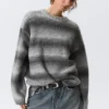 Locker sitzender, melierter Strickpullover – Grau meliert