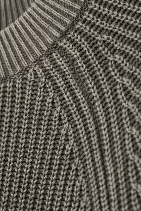 Locker sitzender Strickpullover aus Baumwolle – gewaschenes Dunkelgrau-Melange Locker sitzender Strickpullover aus Baumwolle – gewaschenes Dunkelgrau-Melange