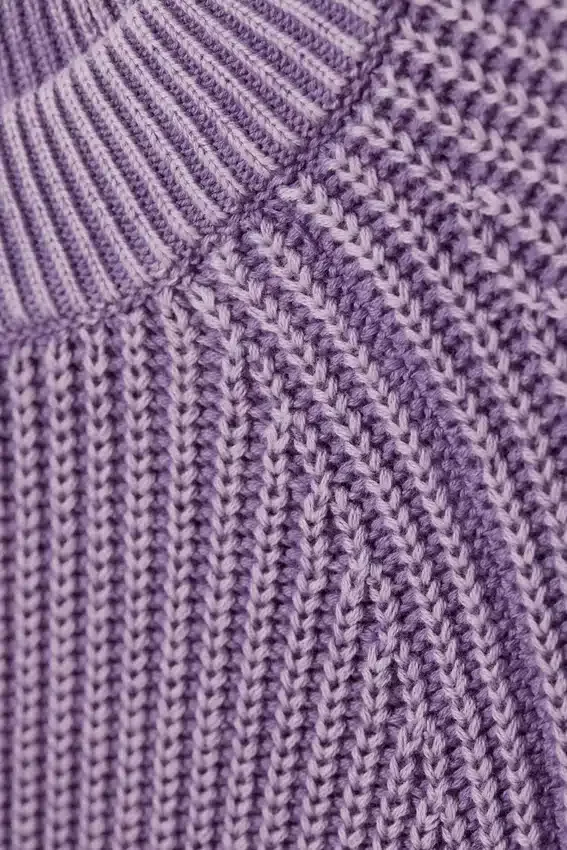 Locker sitzender Strickpullover aus Baumwolle – gewaschenes Lila-Melange Locker sitzender Strickpullover aus Baumwolle – gewaschenes Lila-Melange