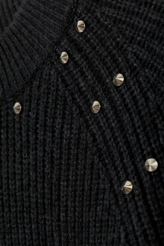 Locker sitzender Strickpullover aus Wollmischung mit Nieten – Schwarz – Nieten Locker sitzender Strickpullover aus Wollmischung mit Nieten – Schwarz – Nieten
