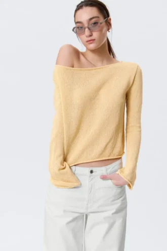 Locker sitzender Strickpullover mit U-Boot-Ausschnitt – Hellgelb