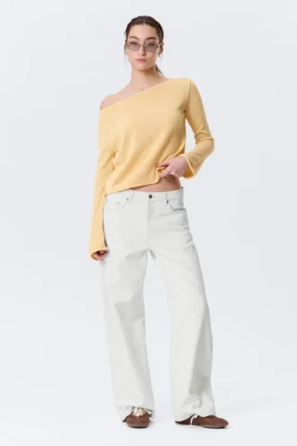 Locker sitzender Strickpullover mit U-Boot-Ausschnitt – Hellgelb