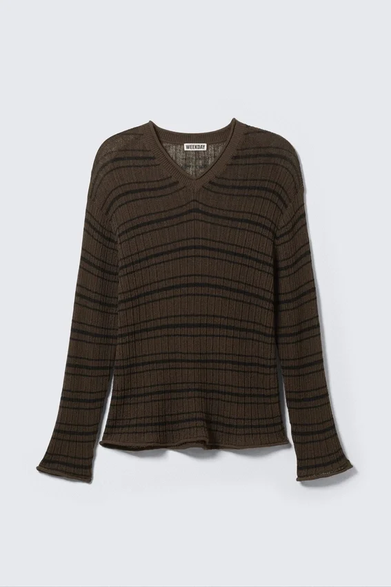 Locker sitzender Strickpullover mit V-Ausschnitt – gestreift, dunkelbraun Locker sitzender Strickpullover mit V-Ausschnitt – gestreift, dunkelbraun