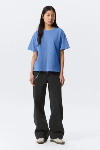 Locker sitzendes, kastenförmiges Baumwoll-T-Shirt – gewaschenes Blau