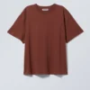 Locker sitzendes, kastenförmiges Baumwoll-T-Shirt – Rostrot