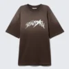 Locker sitzendes T-Shirt mit Print – Dunkelbraun – Drea8M Locker sitzendes T-Shirt mit Print – Dunkelbraun – Drea8M