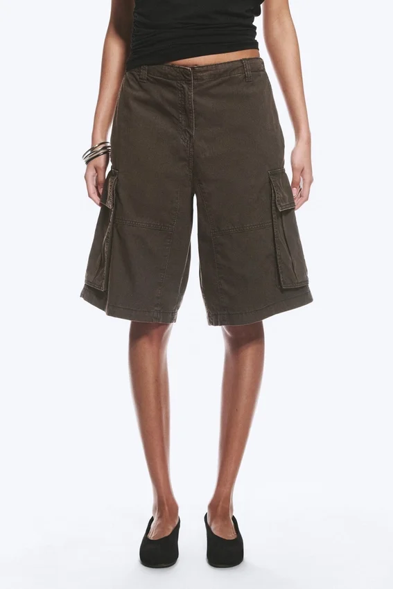 Lockere Cargo-Shorts mit niedriger Leibhöhe – gewaschen, dunkelgrau Lockere Cargo-Shorts mit niedriger Leibhöhe – gewaschen, dunkelgrau