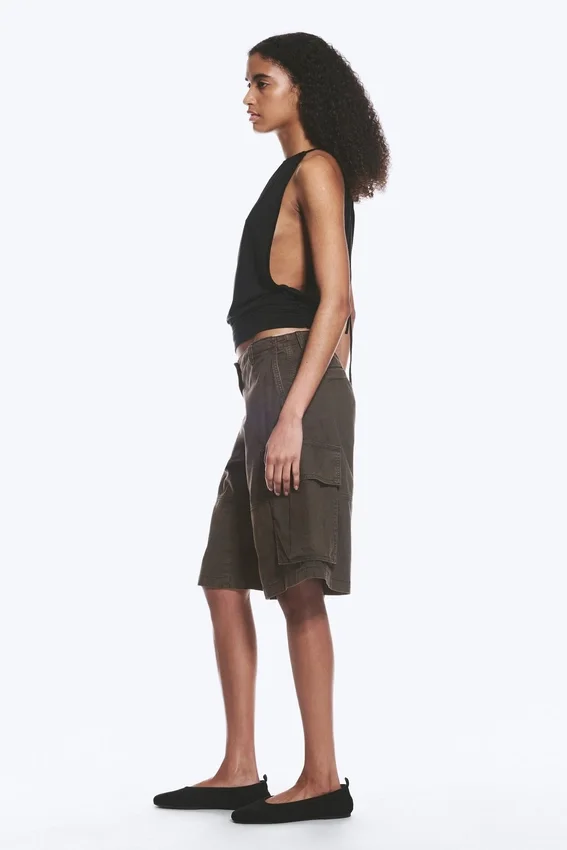 Lockere Cargo-Shorts mit niedriger Leibhöhe – gewaschen, dunkelgrau Lockere Cargo-Shorts mit niedriger Leibhöhe – gewaschen, dunkelgrau