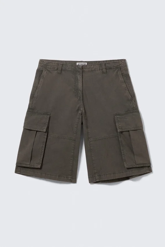 Lockere Cargo-Shorts mit niedriger Leibhöhe – gewaschen, dunkelgrau Lockere Cargo-Shorts mit niedriger Leibhöhe – gewaschen, dunkelgrau