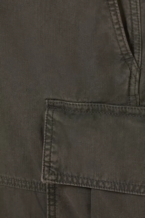Lockere Cargo-Shorts mit niedriger Leibhöhe – gewaschen, dunkelgrau Lockere Cargo-Shorts mit niedriger Leibhöhe – gewaschen, dunkelgrau