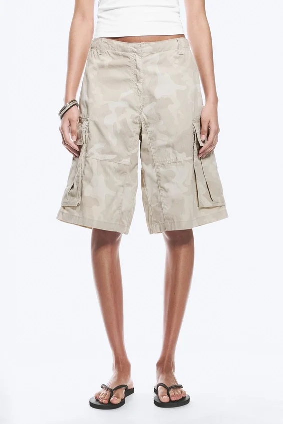 Lockere Cargo-Shorts mit niedriger Leibhöhe – Hellbeige – Camouflage Lockere Cargo-Shorts mit niedriger Leibhöhe – Hellbeige – Camouflage