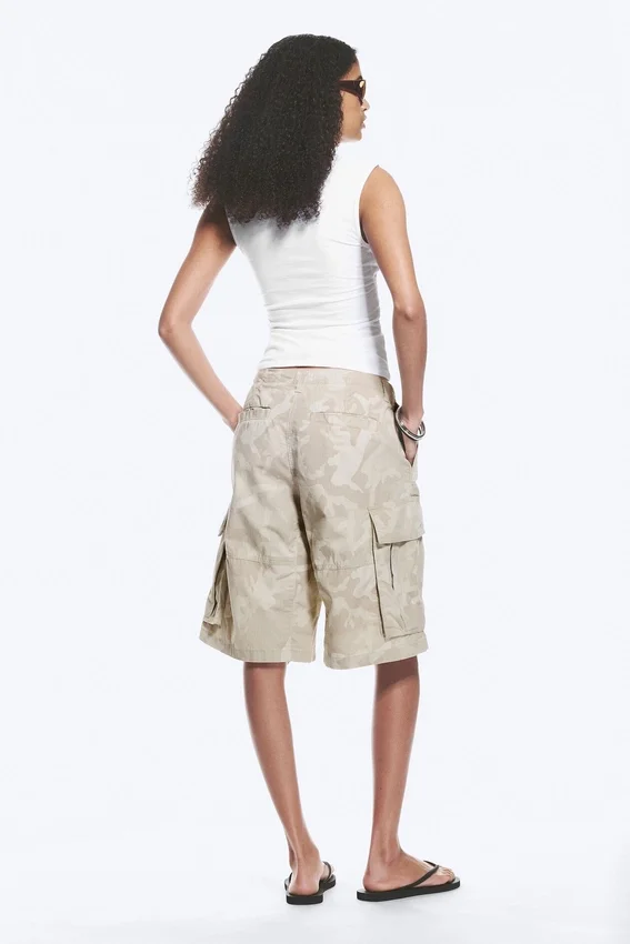 Lockere Cargo-Shorts mit niedriger Leibhöhe – Hellbeige – Camouflage Lockere Cargo-Shorts mit niedriger Leibhöhe – Hellbeige – Camouflage