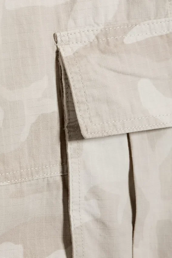Lockere Cargo-Shorts mit niedriger Leibhöhe – Hellbeige – Camouflage Lockere Cargo-Shorts mit niedriger Leibhöhe – Hellbeige – Camouflage