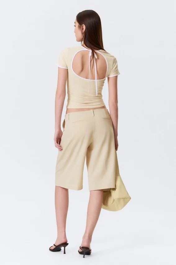 Lockere Dreiviertel-Anzugshorts mit niedriger Leibhöhe – Hellbeige Lockere Dreiviertel-Anzugshorts mit niedriger Leibhöhe – Hellbeige