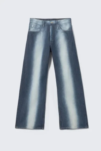 lockere straight jeans mit normaler passform blue spray cheap monday gb 1 330x495 - Lockere Straight-Jeans mit normaler Passform &ndash; Blue Spray | Cheap Monday Gb