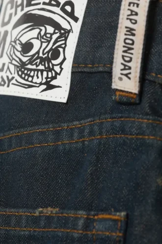 lockere straight jeans mit normaler passform soul blue dunkelblau cheap monday gb 2 330x495 - Lockere Straight-Jeans mit normaler Passform &ndash; Soul Blue &ndash; Dunkelblau | Cheap Monday GB