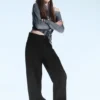 Lockere Straight-Jeans mit normaler Taillenhöhe – Extra Black Rinse | Cheap Monday GB