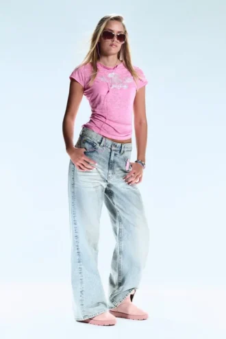 Lockere Straight-Jeans mit normaler Taillenhöhe – Hellblau | Cheap Monday GB Lockere Straight-Jeans mit normaler Taillenhöhe – Hellblau | Cheap Monday GB