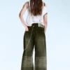 Lockere Straight-Jeans mit normaler Taillenhöhe – Tiefgrün – Khakigrün | Cheap Monday GB