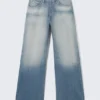 Lockere Straight-Jeans mit normaler Taillenhöhe – Whiped Blue | Cheap Monday GB