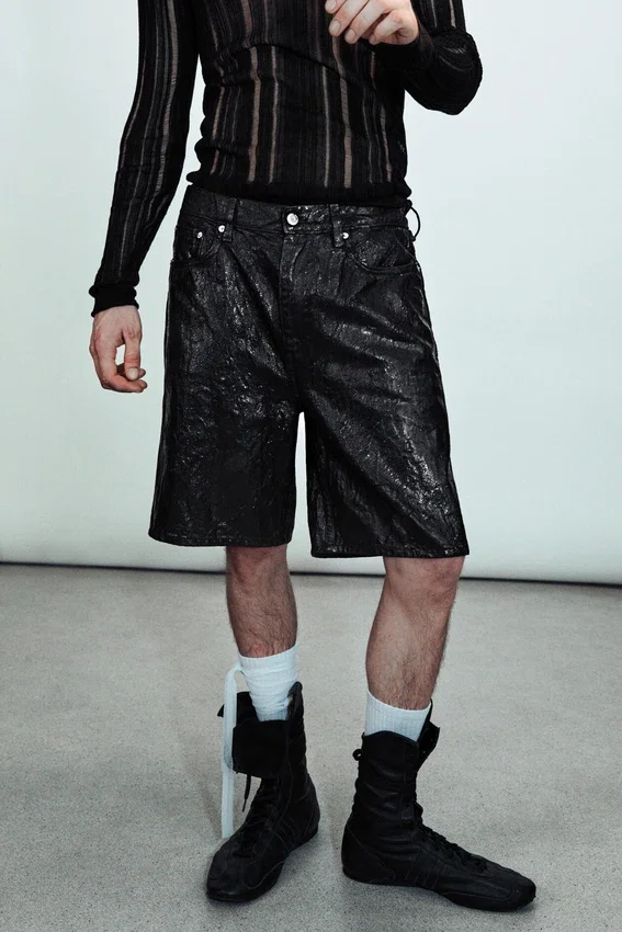 Lockere, tief sitzende, beschichtete Jeans-Shorts – Schwarz Lockere, tief sitzende, beschichtete Jeans-Shorts – Schwarz