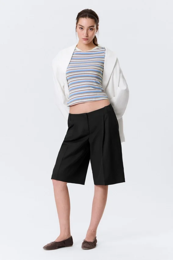 Lockere, tief sitzende Dreiviertel-Anzugshorts – Schwarz Lockere, tief sitzende Dreiviertel-Anzugshorts – Schwarz