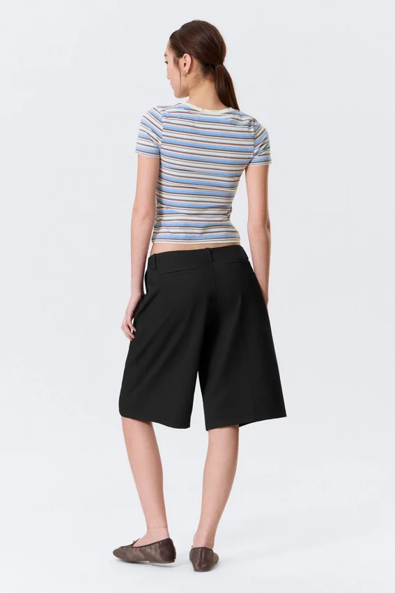 Lockere, tief sitzende Dreiviertel-Anzugshorts – Schwarz Lockere, tief sitzende Dreiviertel-Anzugshorts – Schwarz
