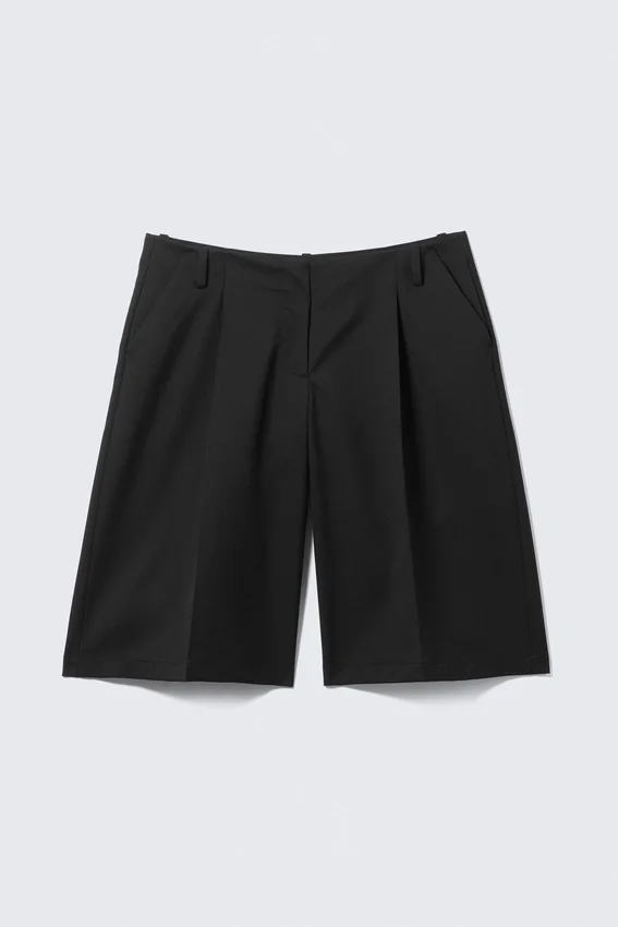 Lockere, tief sitzende Dreiviertel-Anzugshorts – Schwarz Lockere, tief sitzende Dreiviertel-Anzugshorts – Schwarz