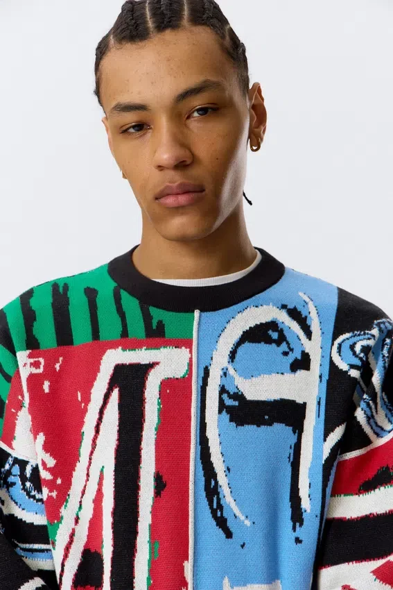 Lockerer, grafisch mit Print bedruckter Baumwoll-Pullover – mehrfarbiger Print Lockerer, grafisch mit Print bedruckter Baumwoll-Pullover – mehrfarbiger Print