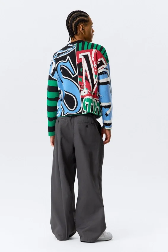 Lockerer, grafisch mit Print bedruckter Baumwoll-Pullover – mehrfarbiger Print Lockerer, grafisch mit Print bedruckter Baumwoll-Pullover – mehrfarbiger Print