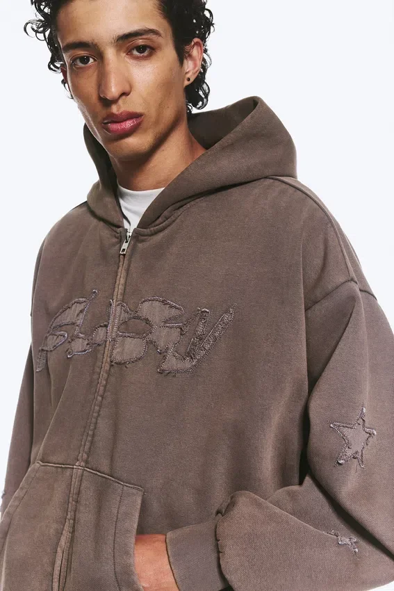 Lockerer Kapuzenpullover mit Reißverschluss und Print – Dark Mole – Flow Lockerer Kapuzenpullover mit Reißverschluss und Print – Dark Mole – Flow