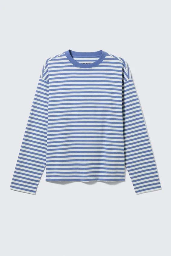 Lockeres, kastenförmiges Langarmshirt – Blau-weiß gestreift Lockeres, kastenförmiges Langarmshirt – Blau-weiß gestreift