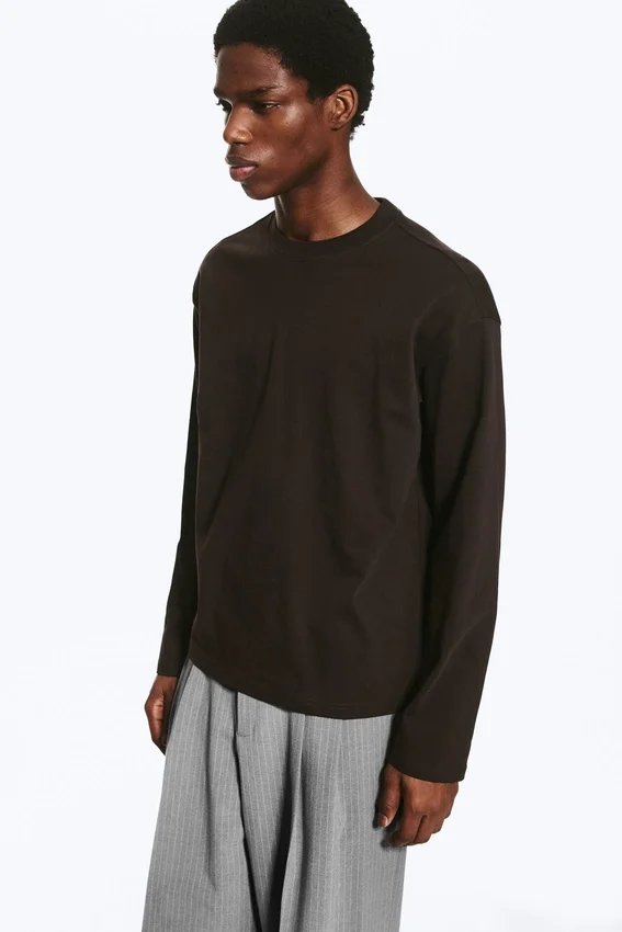 Lockeres, kastenförmiges Langarmshirt – Dunkelbraun Lockeres, kastenförmiges Langarmshirt – Dunkelbraun