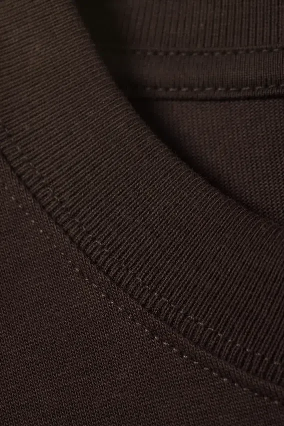 Lockeres, kastenförmiges Langarmshirt – Dunkelbraun Lockeres, kastenförmiges Langarmshirt – Dunkelbraun