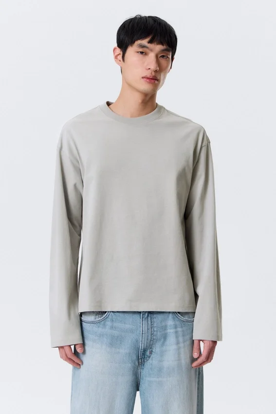 Lockeres, kastenförmiges Langarmshirt – Hellstaubgrau Lockeres, kastenförmiges Langarmshirt – Hellstaubgrau