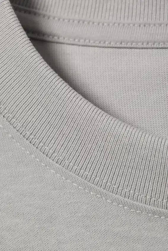 Lockeres, kastenförmiges Langarmshirt – Hellstaubgrau Lockeres, kastenförmiges Langarmshirt – Hellstaubgrau